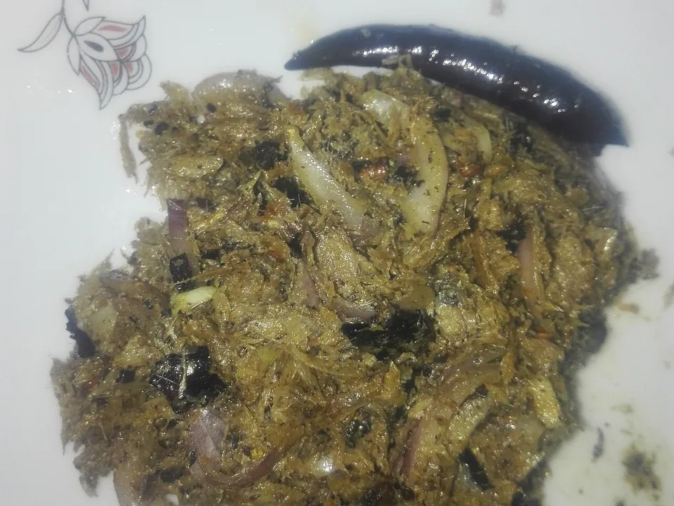 Loitta shutki vorta — pounded dried Bombay duck with onion and chili on a white plate